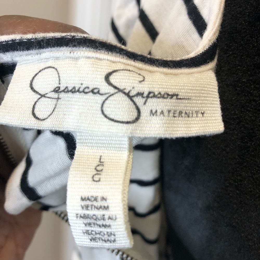 Jessica Simpson Maternity black and white striped floral top, size large - Picture 9 of 9